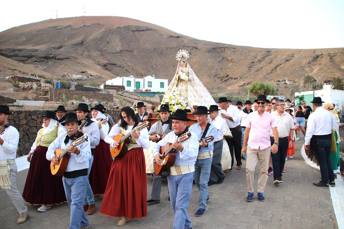 Femés celebra su romería en honor a la Virgen del Rosario
