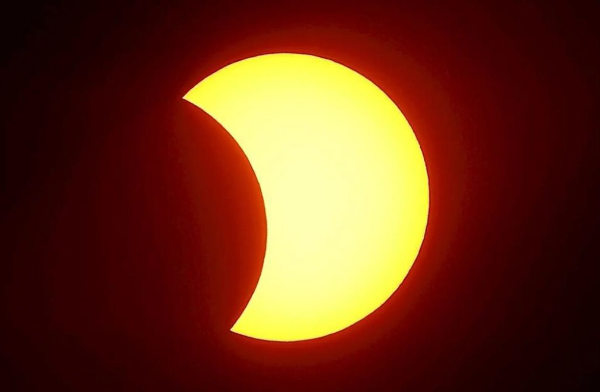 El eclipse solar anular o 'anillo de fuego'