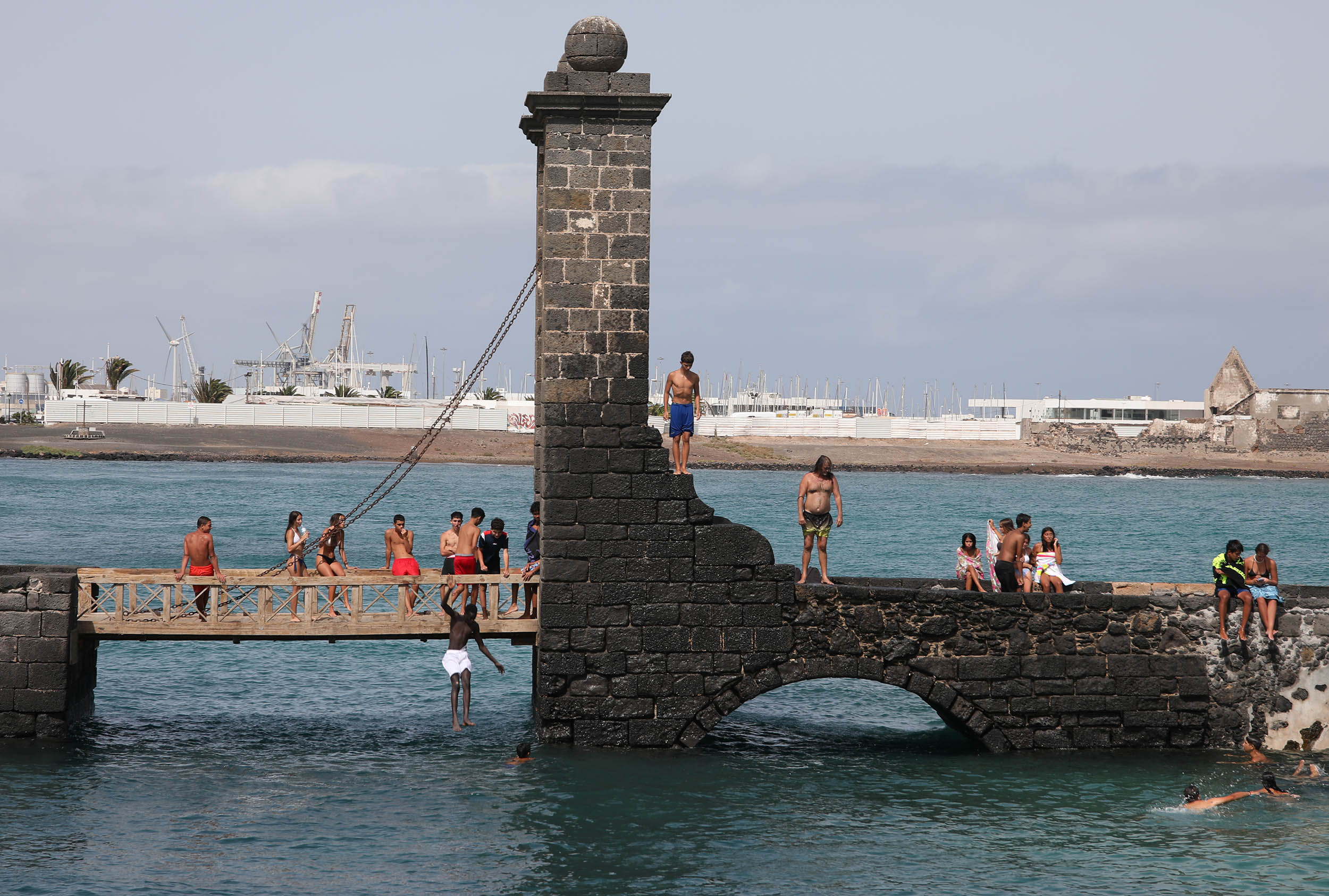 Bathing in Arrecife (Photo: José Luis Carrasco)