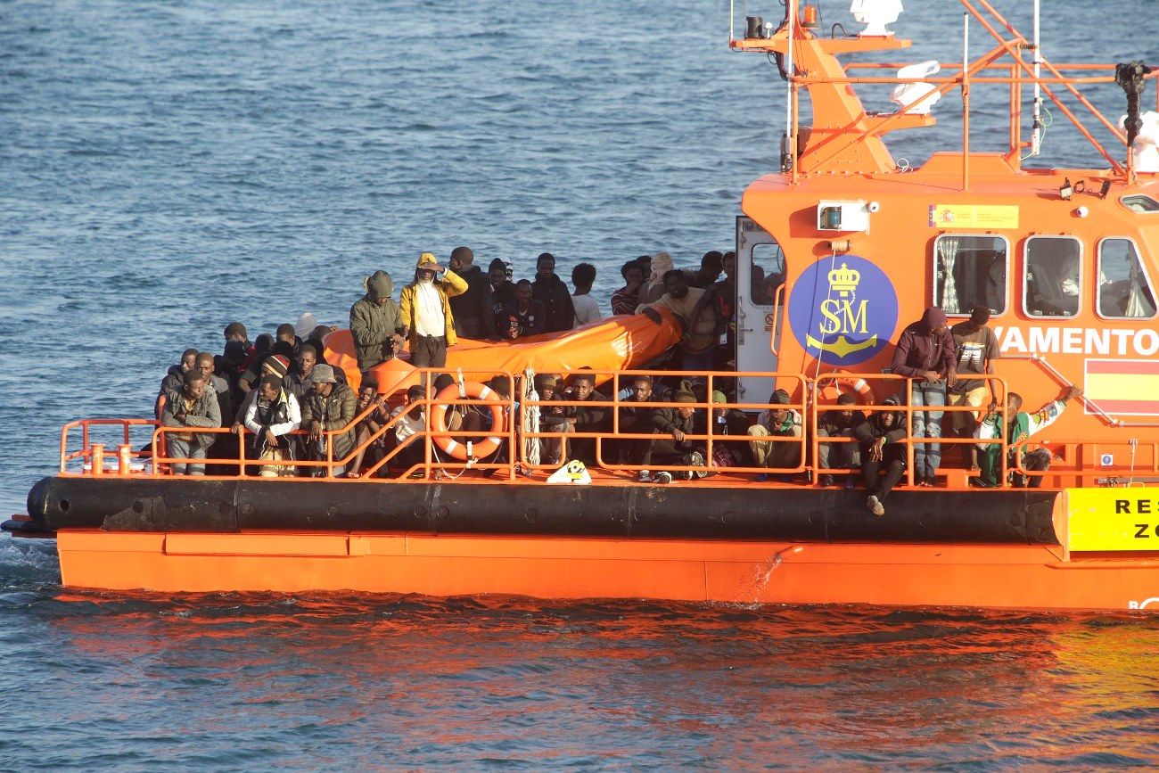 Salvamento Marítimo trasladando migrantes en una imagen de archivo.