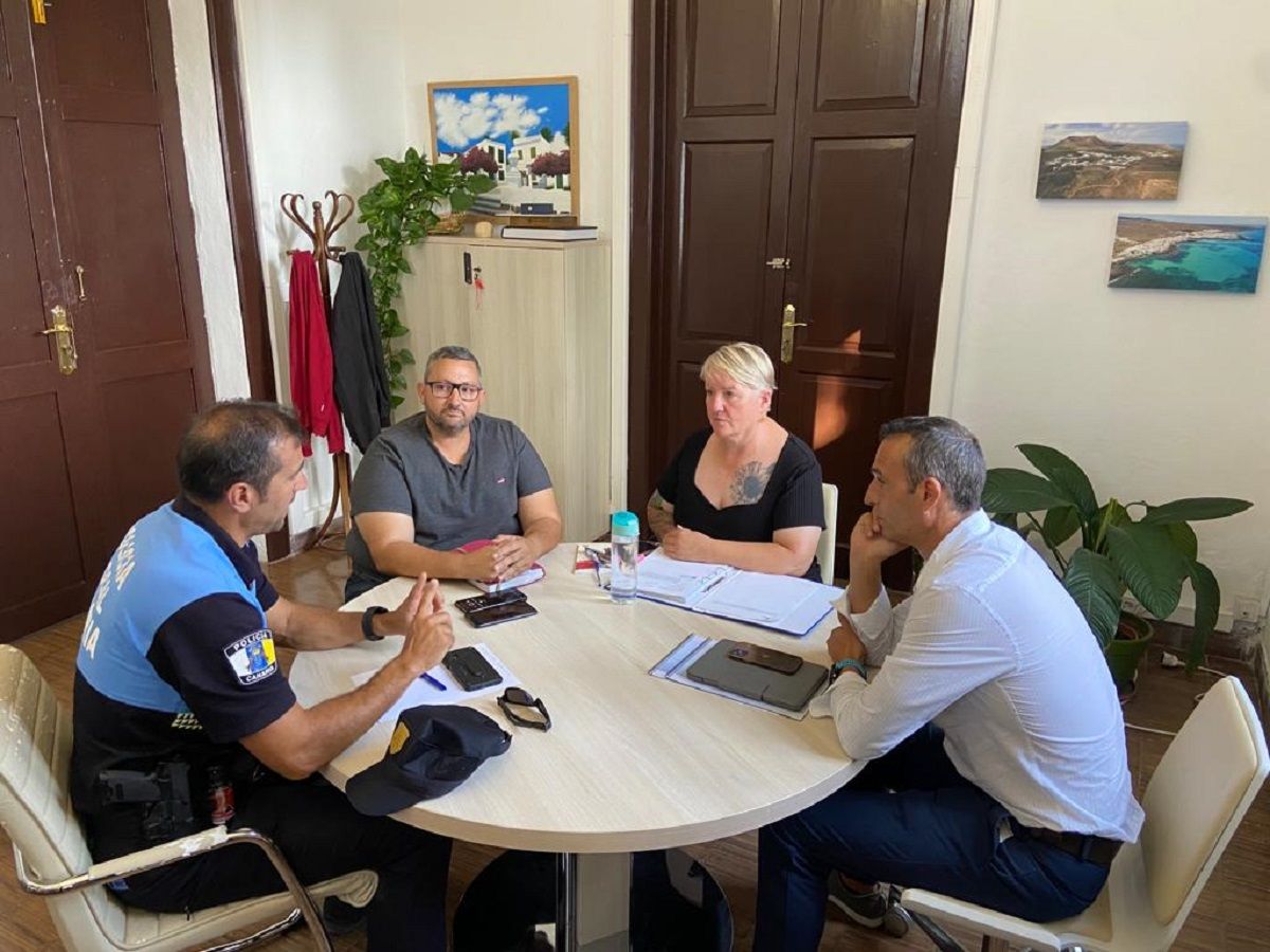 Reunión entre Alfredo Villalba, Marcos Lemes,  Alberto de León, Félix Barrios y  Birgit Wenning