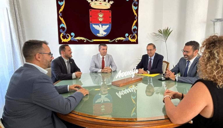 Visita del vicepresidente de Canarias al Ayuntamiento de Arrecife. Reunión en en la alcaldía de Arrecife