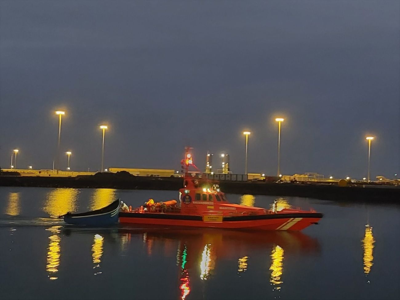 La Salvamar por la noche 