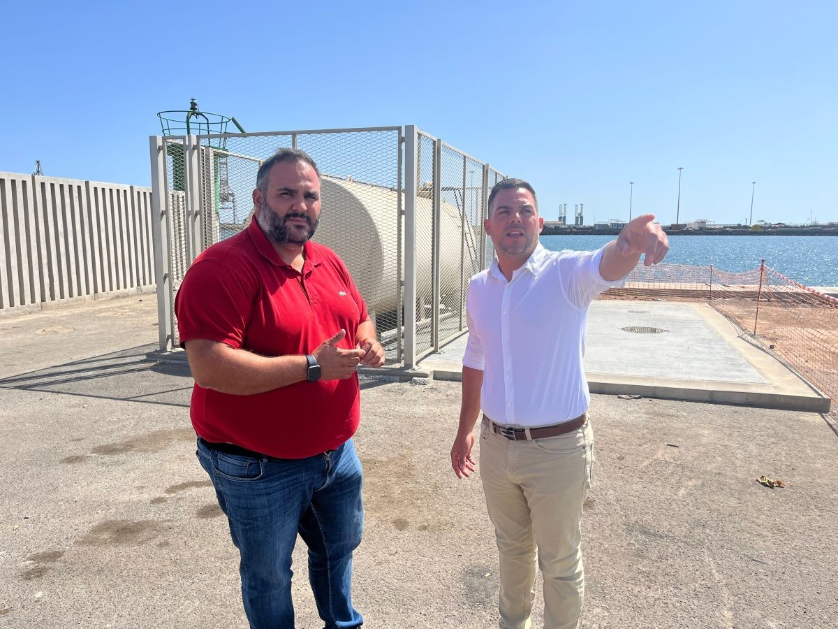 El vicepresidente, Jacobo Medina, y el consejero de Pesca, Samuel Martín