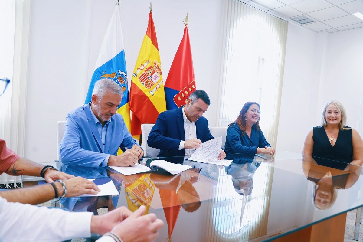 Reunión para acuerdo del convenio entre el Cabildo de Lanzarote y la Universidad de Las Palmas de Gran Canaria