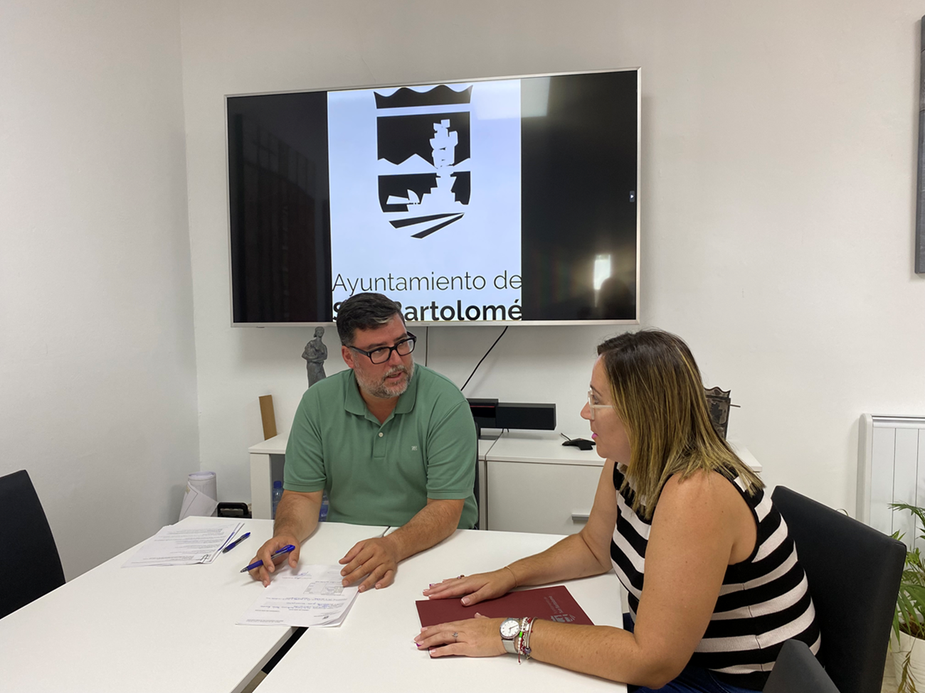 Isidro Pérez and Estefanía Luzardo