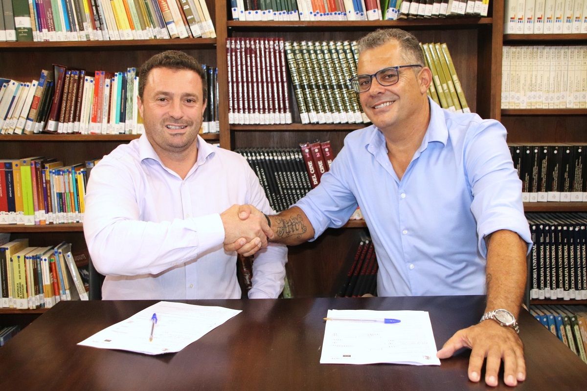 El alcalde de Yaiza, Óscar Noda, y el presidente del Comité de Empresa, Fernando Melián
