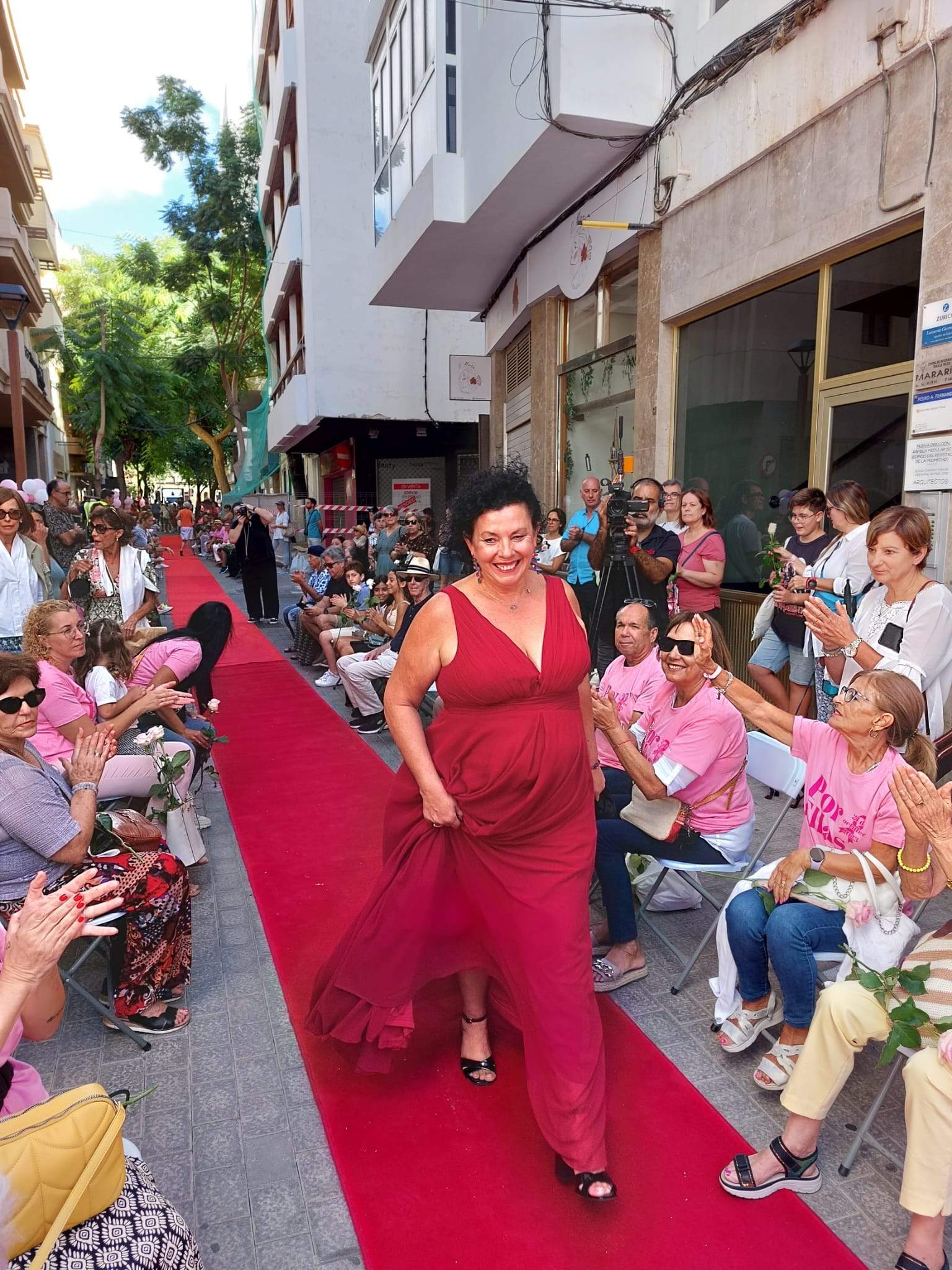 Participante en la pasarela en la zona de La Plazuela