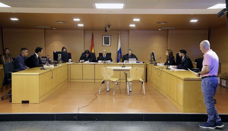 El juicio celebrado este martes en Arrecife contra Mario MG. por agredir sexualmente a una menor. Foto: José Luis Carrasco. El juicio celebrado este martes en Arrecife contra Mario MG. por agredir sexualmente a una menor. Foto: José Luis Carrasco.