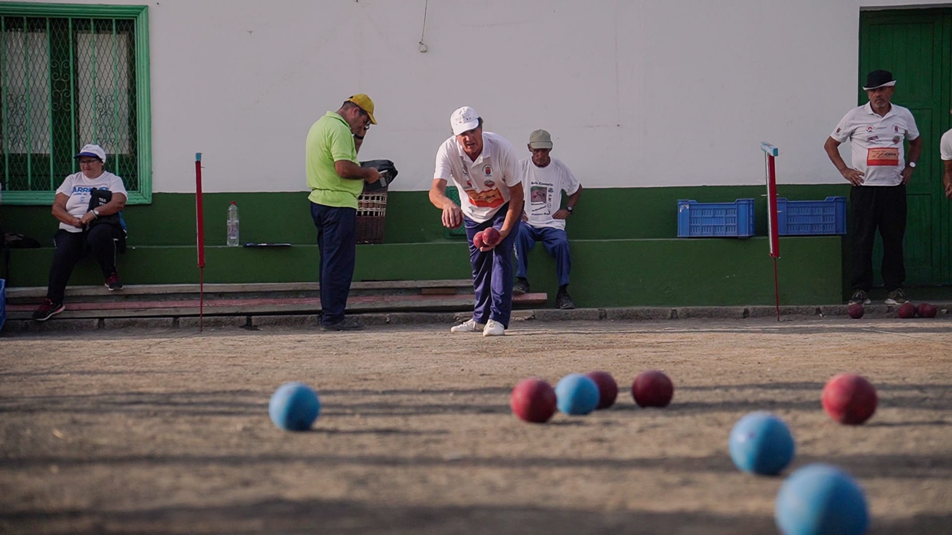 Mayores jugando a la bola. Foto: Ayuntamiento de Arrecife.