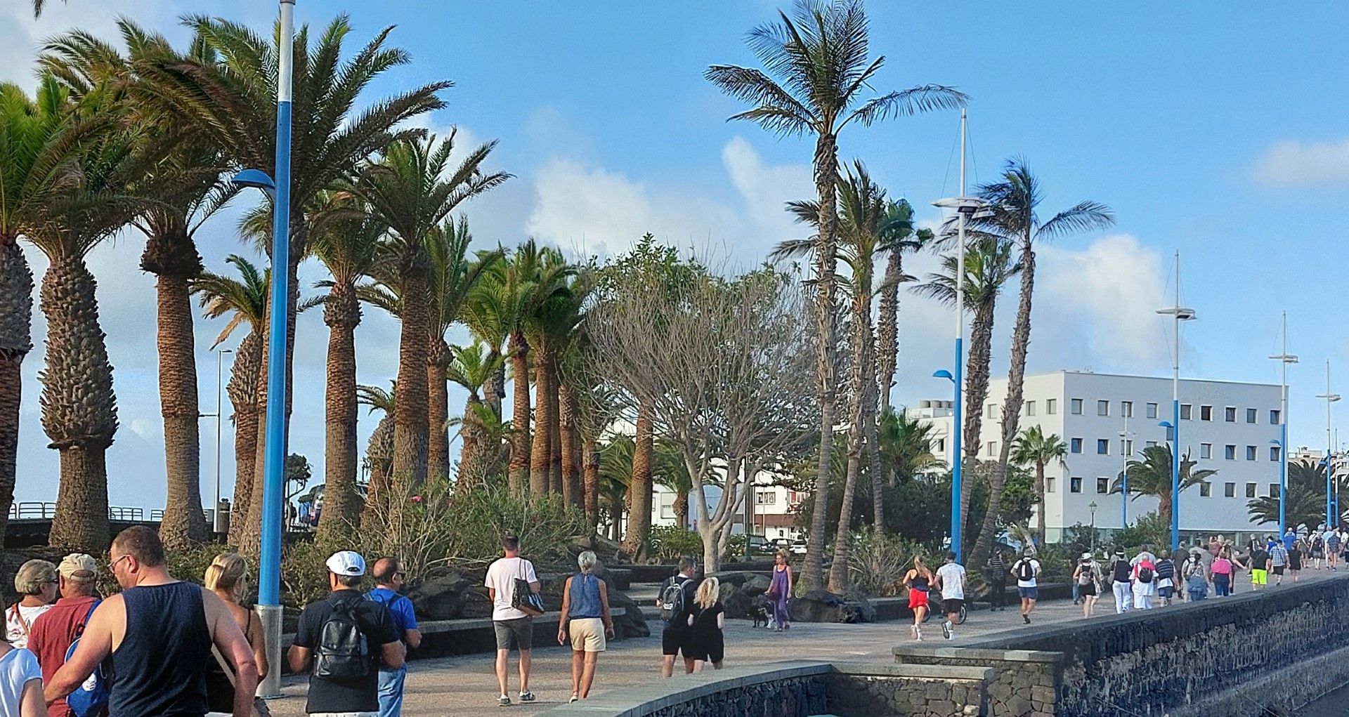 Turistas en Arrecife llegados en crucero