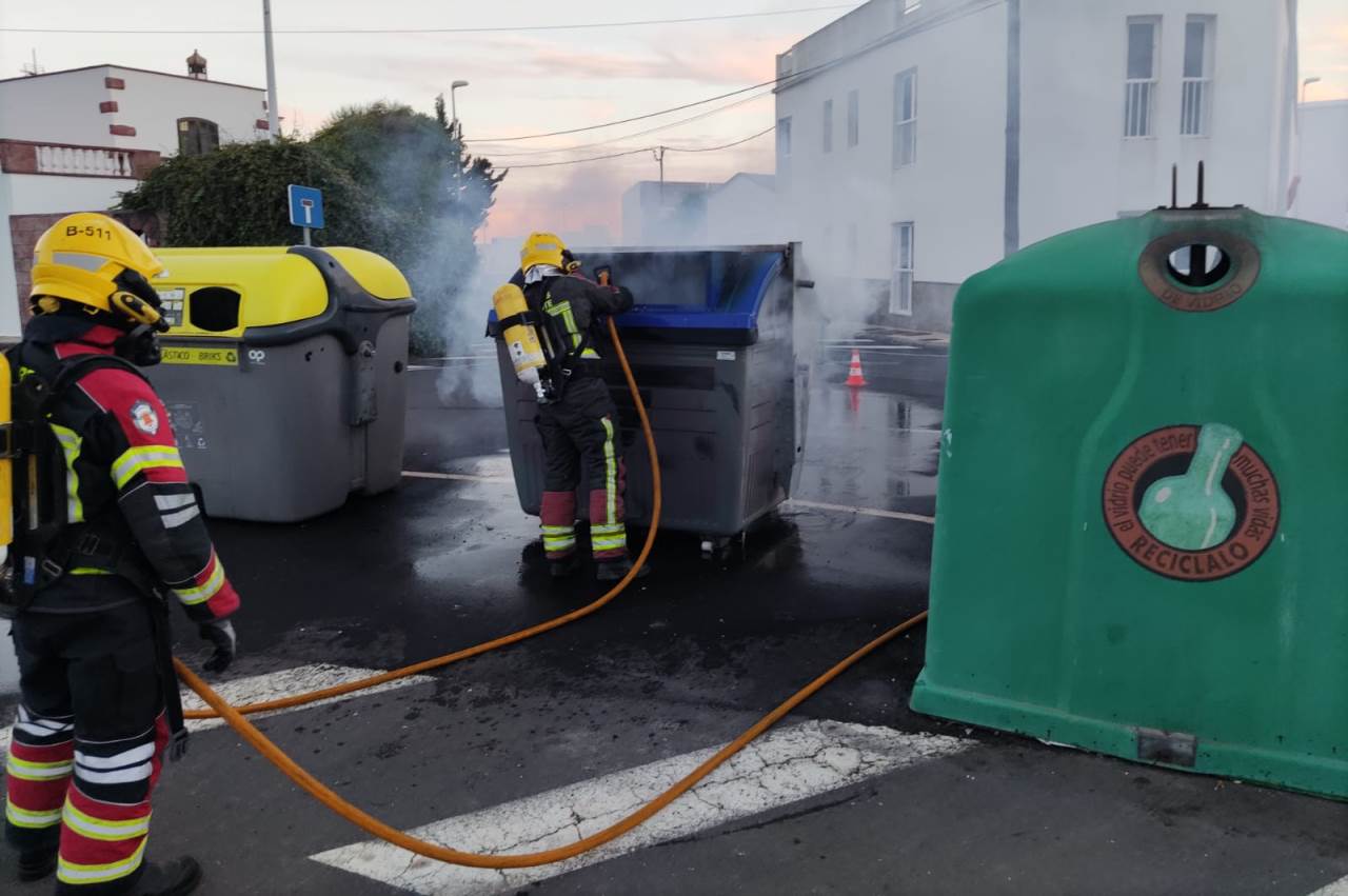Incendio de un contenedor en San Bartolomé