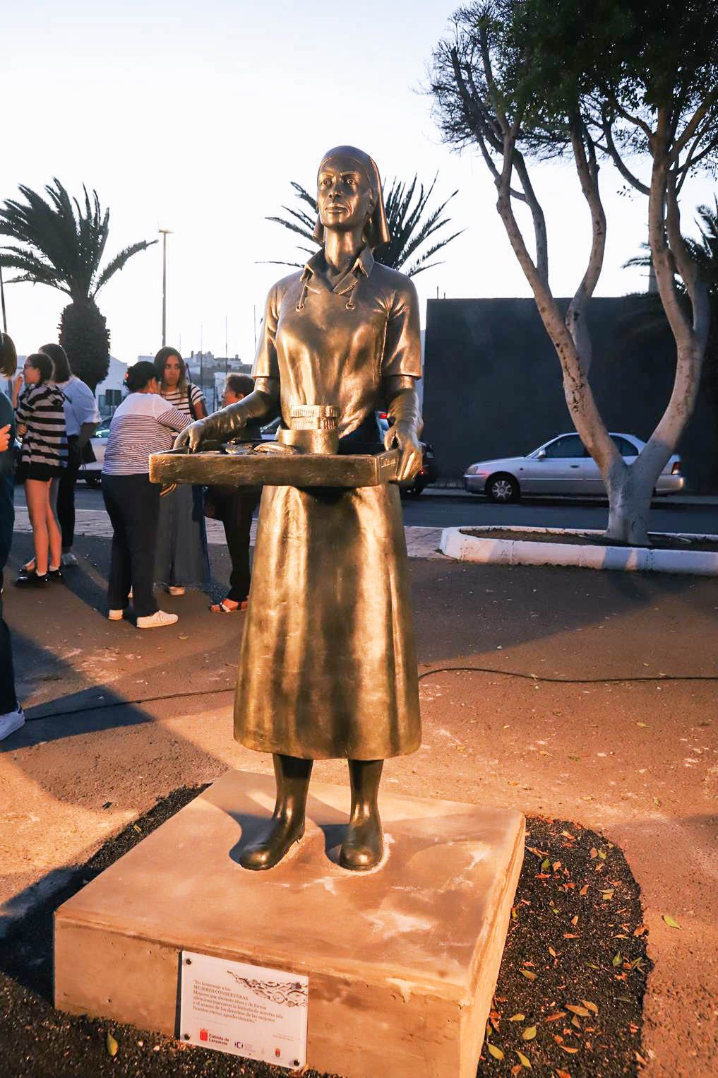 Inauguración de la escultura homenaje a las mujeres conserveras de Lanzarote