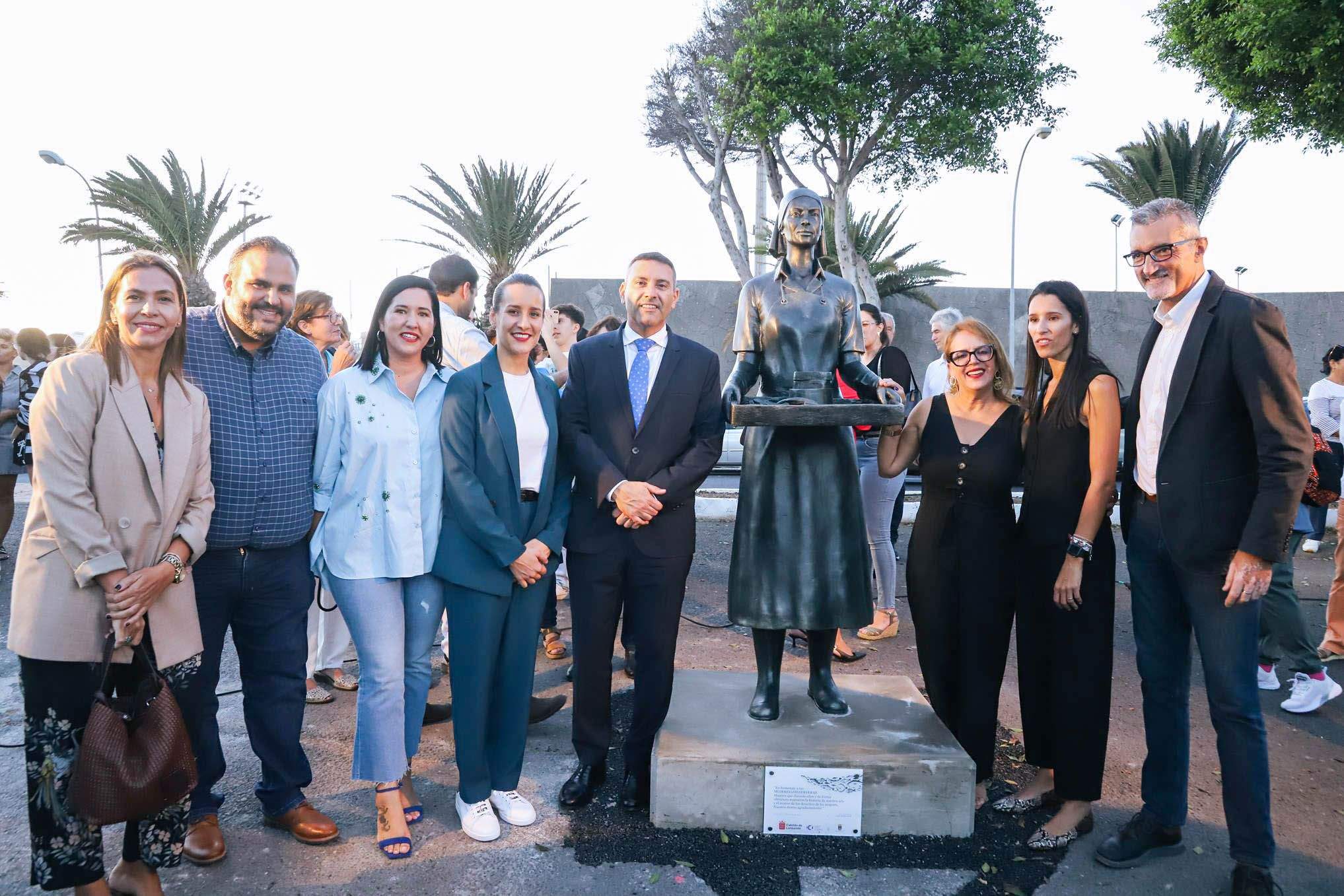 Inauguración de la escultura homenaje a las mujeres conserveras de Lanzarote