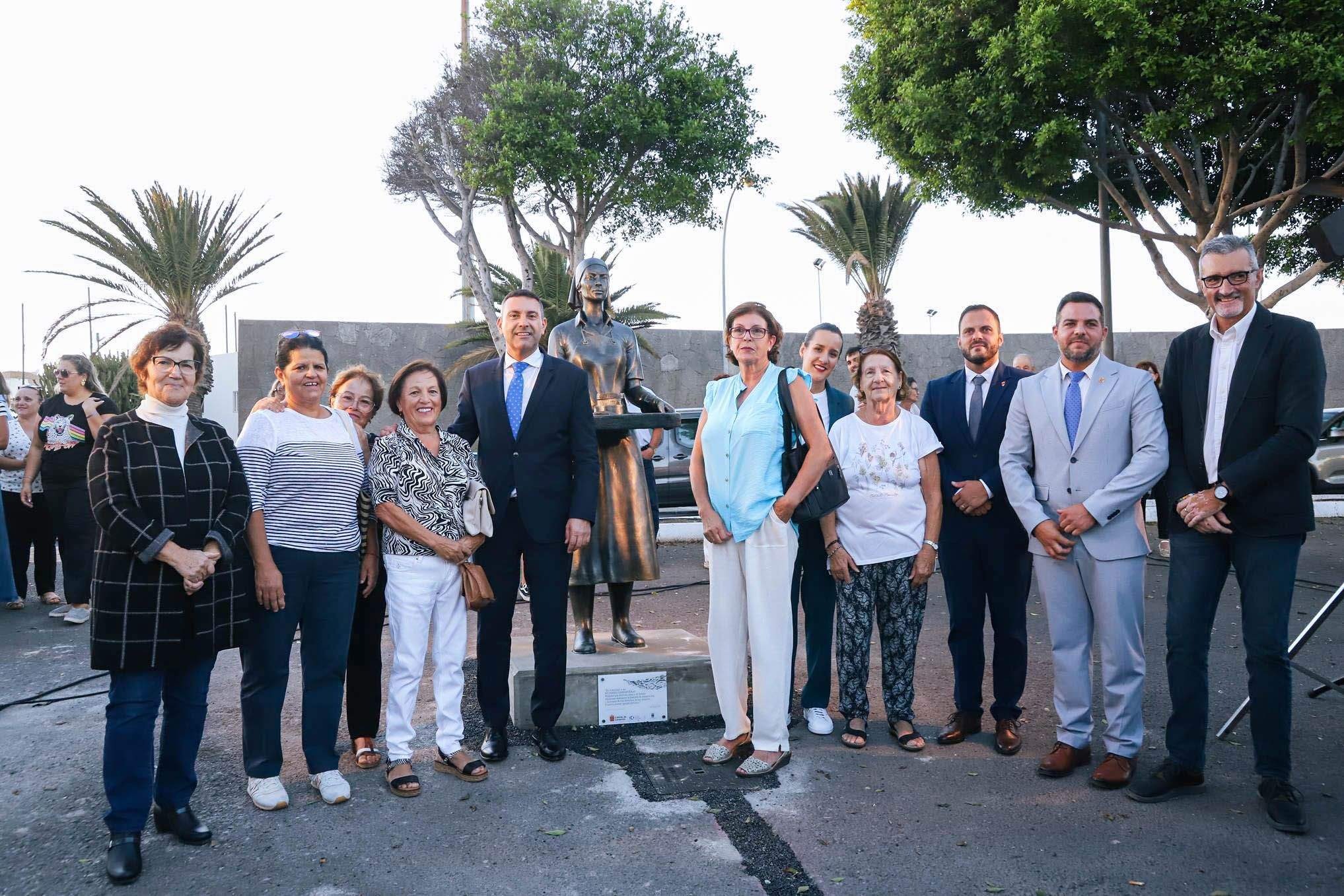 Inauguración de la escultura homenaje a las mujeres conserveras de Lanzarote