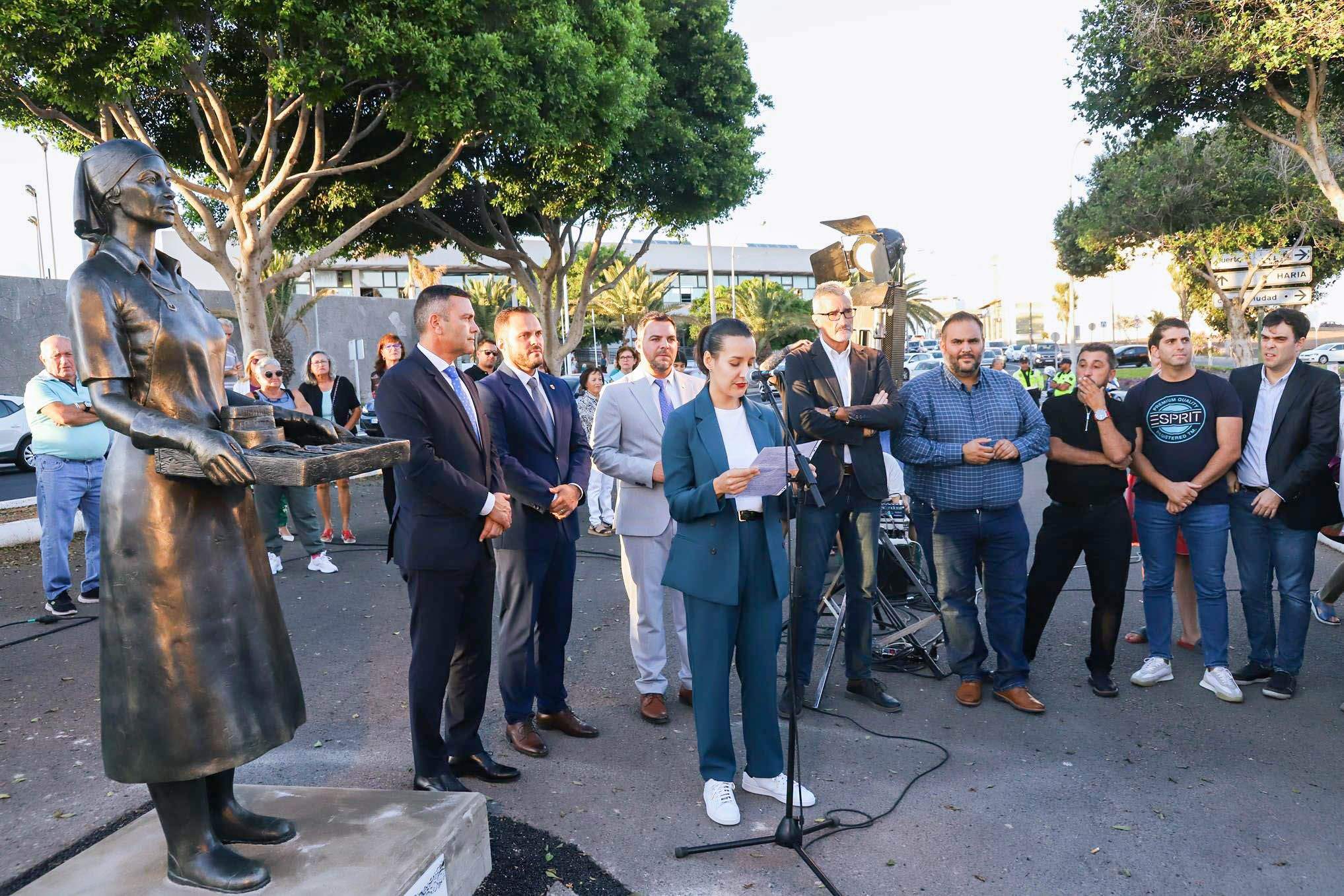 Inauguración de la escultura homenaje a las mujeres conserveras de Lanzarote