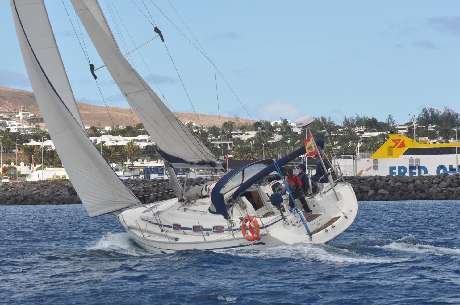 Prácticas de vela en Academia Náutica Lanzarote Bitácora