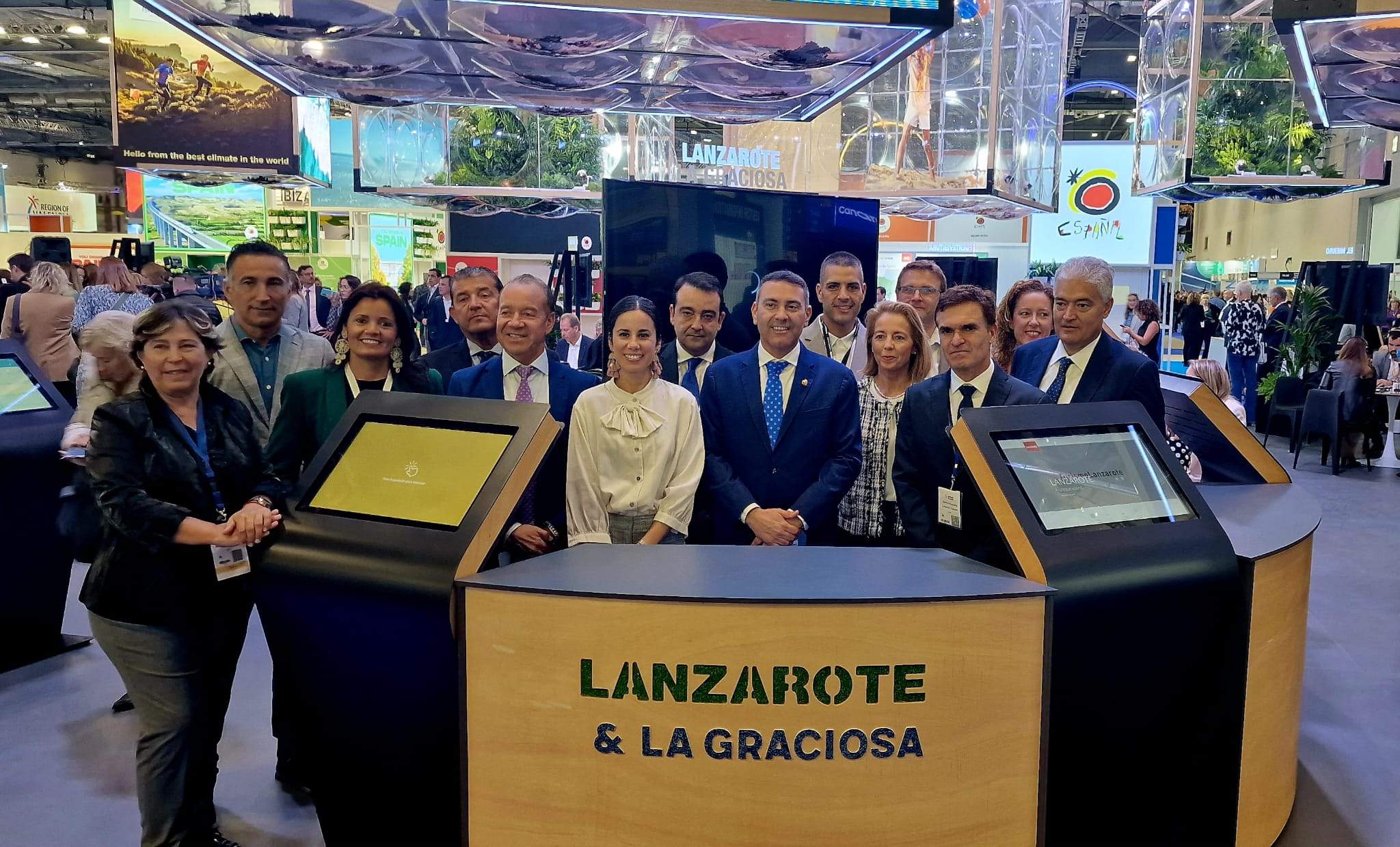 Integrantes de la expedición lanzaroteña a la World Travel Market. Turismo. Foto: La Voz.