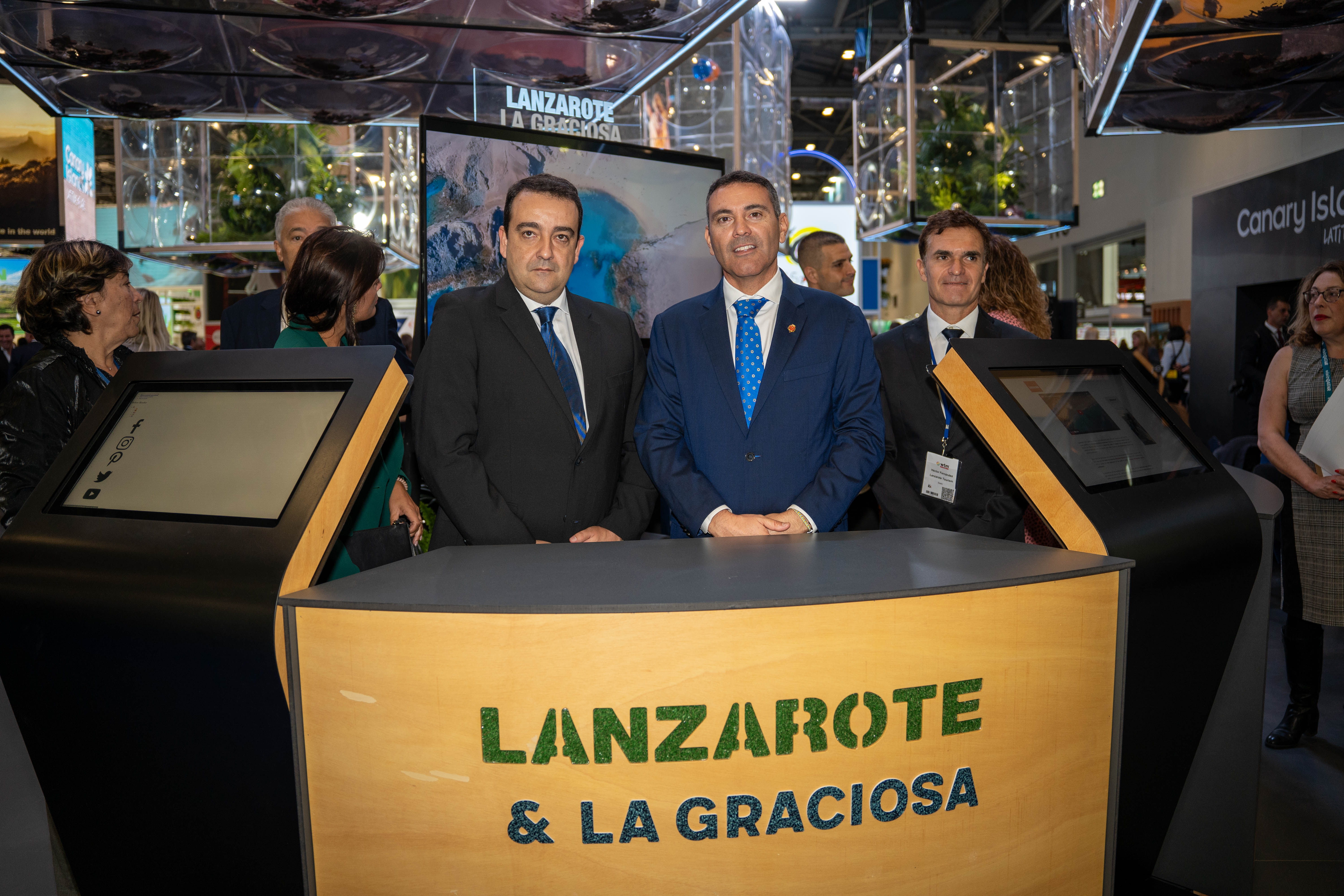 El presidente del Cabildo de Lanzarote, Oswaldo Betancort, y el presidente de la Cámara de Comercio de Lanzarote y La Graciosa, José Valle