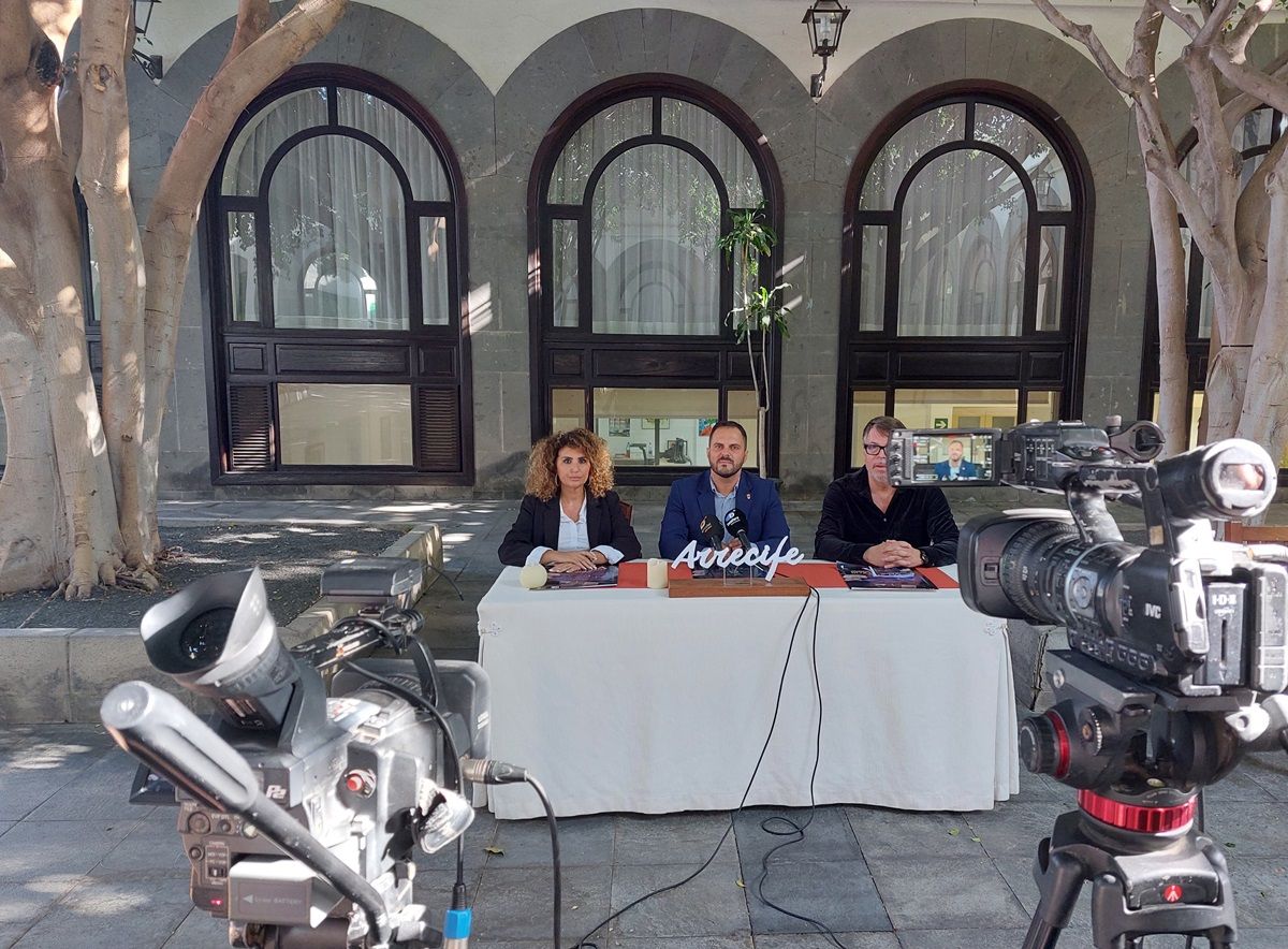 Presentación del Concierto en Vela con el alcalde de Arrecife, la concejala de Turismo y el gerente de la OCL