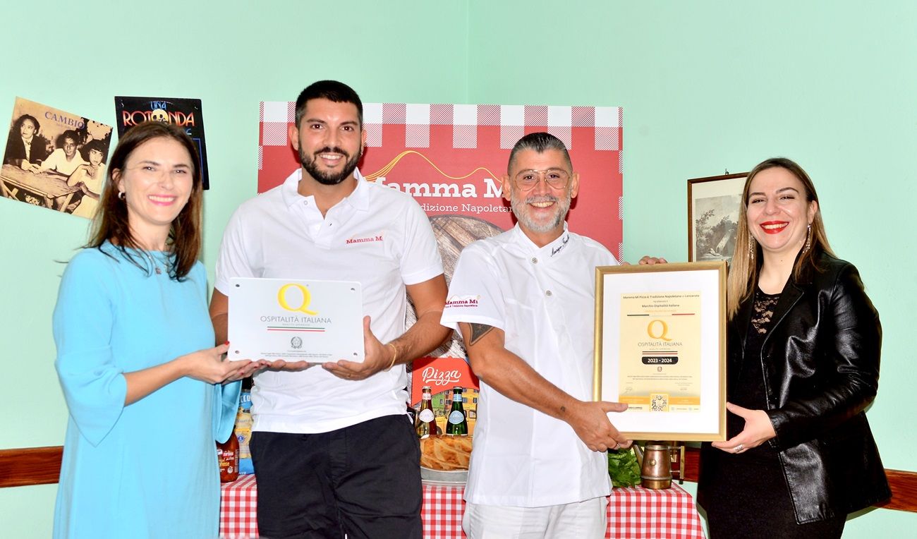 Entrega del galardón a Fabrizio Vaio y Maurizio Ferrillo, propietarios del restaurante Mammi Mi.