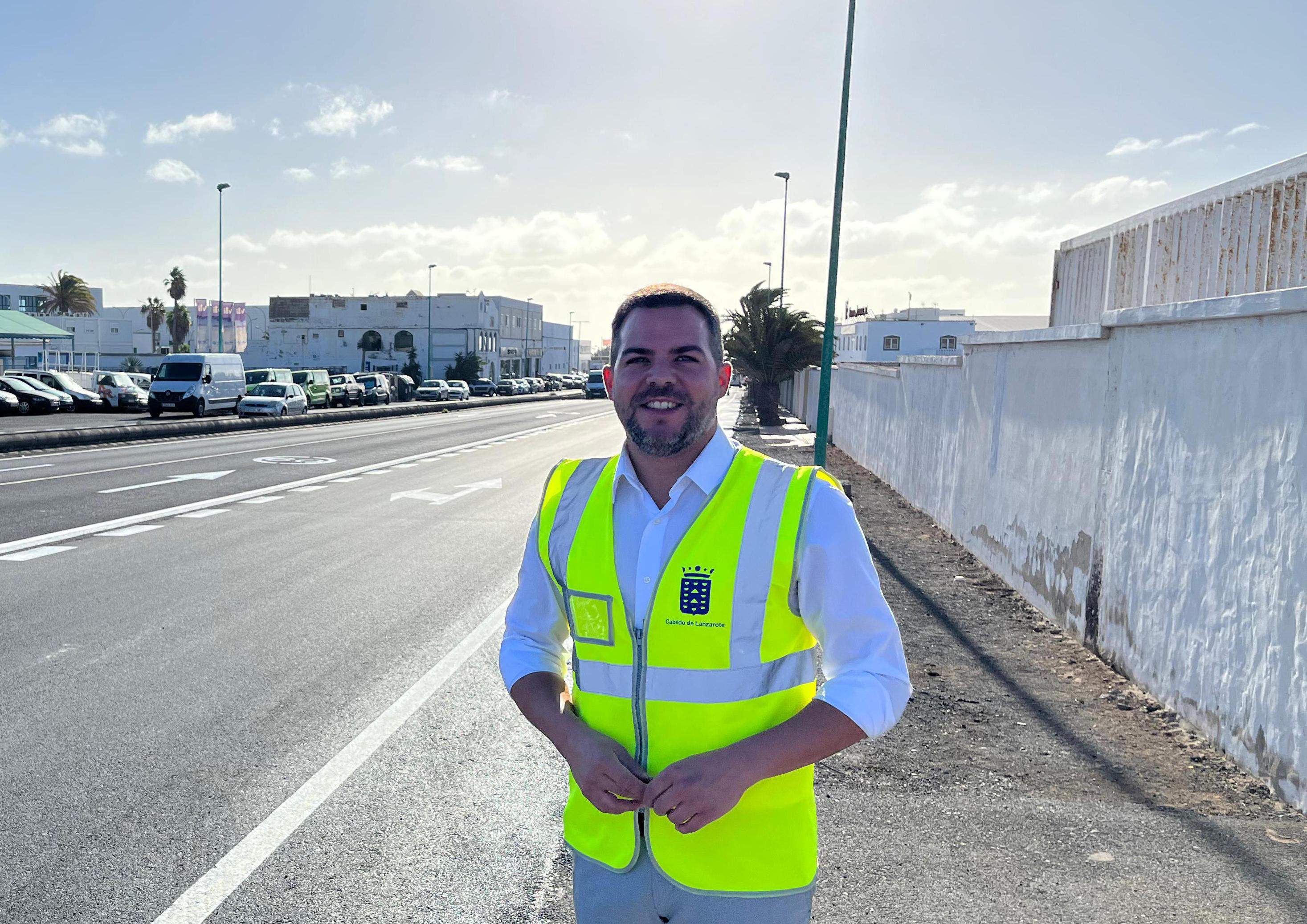 El vicepresidente y consejero de Obras Públicas, Jacobo Medina, en el nuevo carril de aceleración