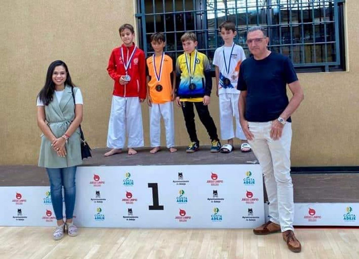 Los ganadores en el pódium del 'Pabellón Municipal Las Torres'