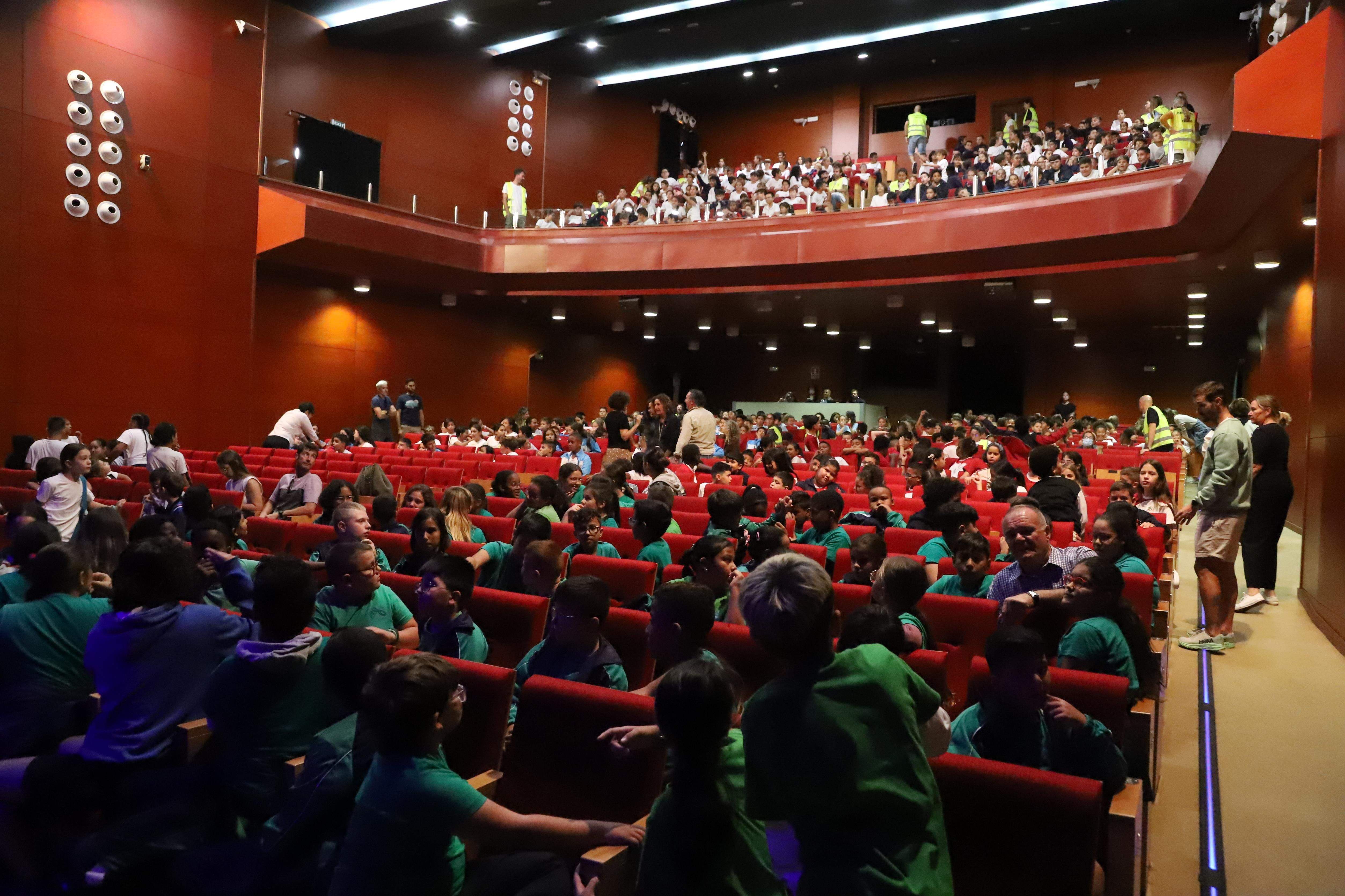 TEATRO LEYENDA Y TORMENTA (8) TEATRO LEYENDA Y TORMENTA (8)