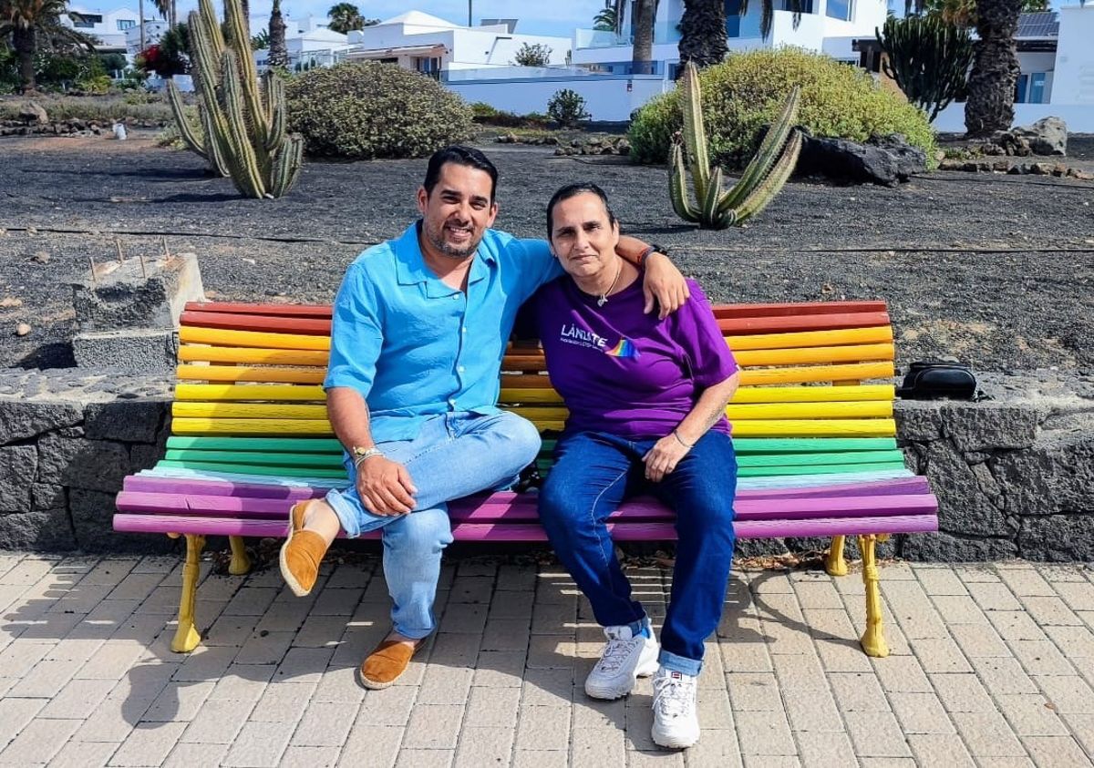 Yoné Caraballo y la secretaria insular de Igualdad y Diversidad Sexual de NC en Lanzarote y La Graciosa, Montserrat Cedrés. Foto: NC.