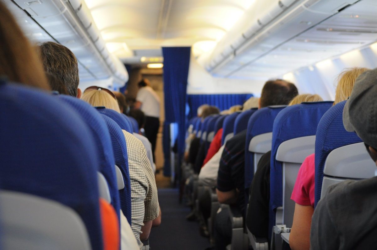 Pasajeros a bordo de un vuelo.