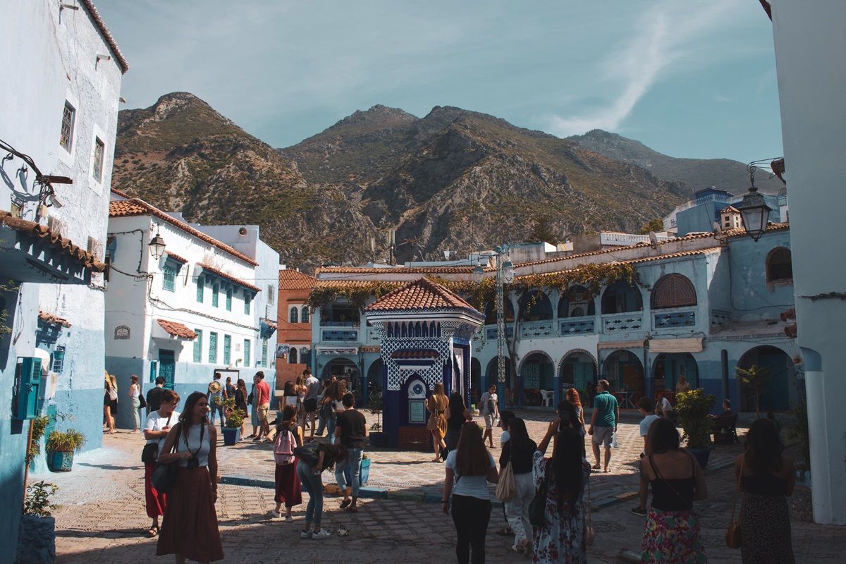 Turistas visitando Chauen, en el norte de Marruecos.