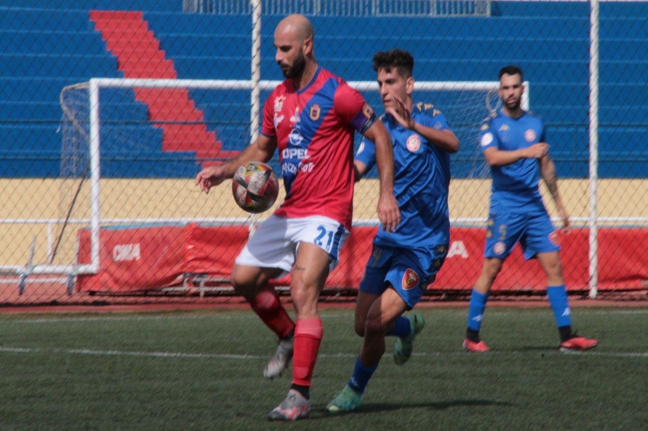 a UD Lanzarote no cierra el partido y acaba  cediendo un empate 