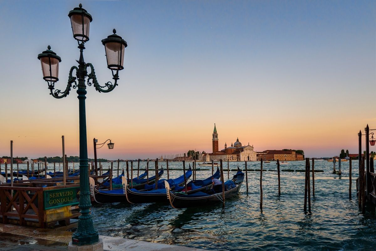 El turismo italiano diversifica su gasto más que el turista medio