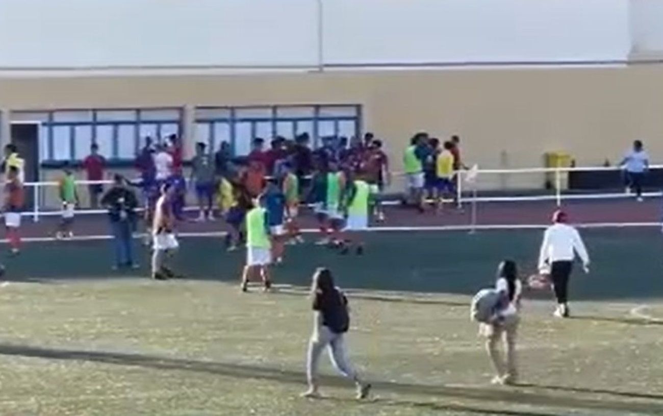Pelea en el campo de fútbol