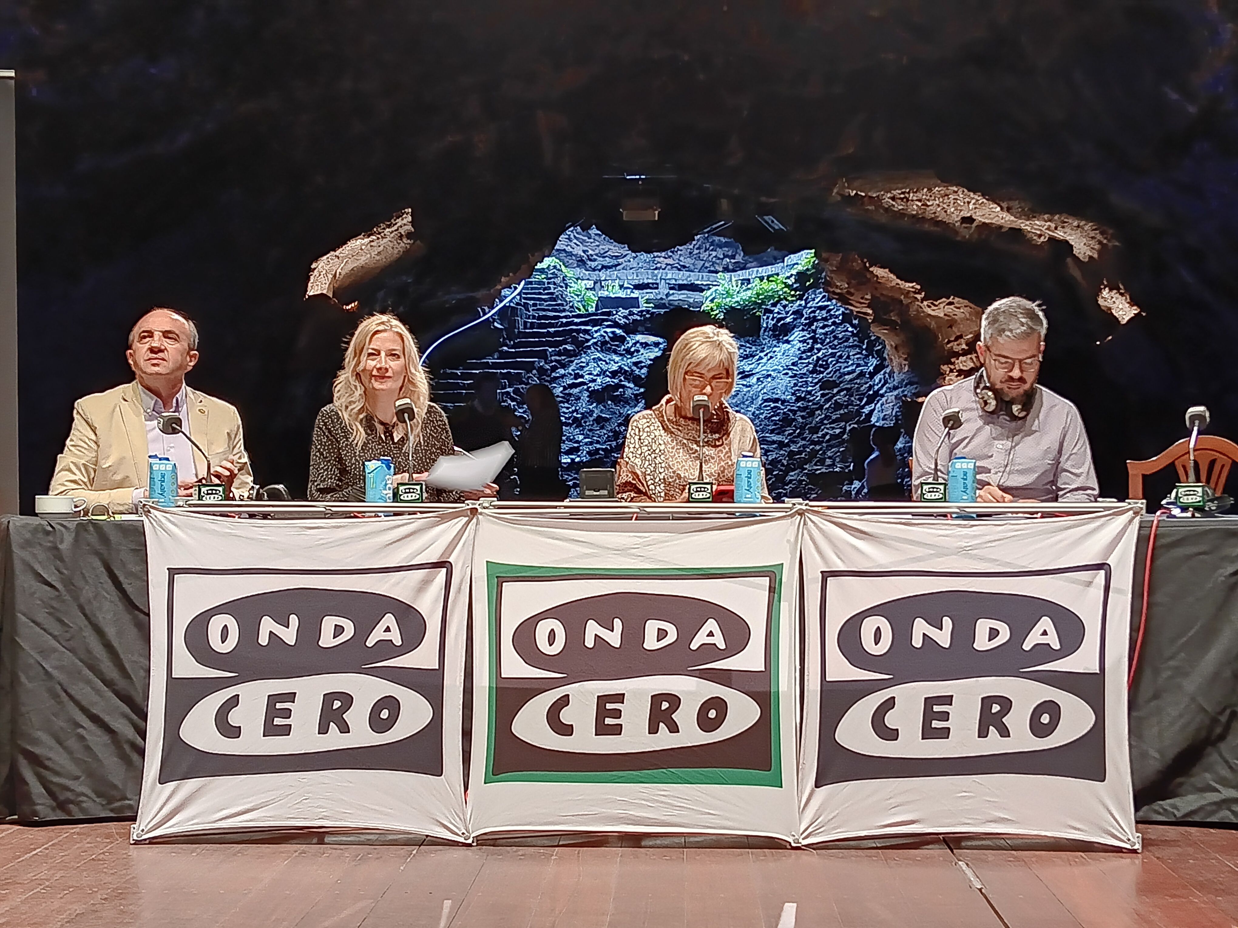 Julia en la Onda en los Jameos del Agua en Lanzarote. Fotos: José Luis Carrasco. Julia en la Onda en los Jameos del Agua en Lanzarote. Fotos: José Luis Carrasco.