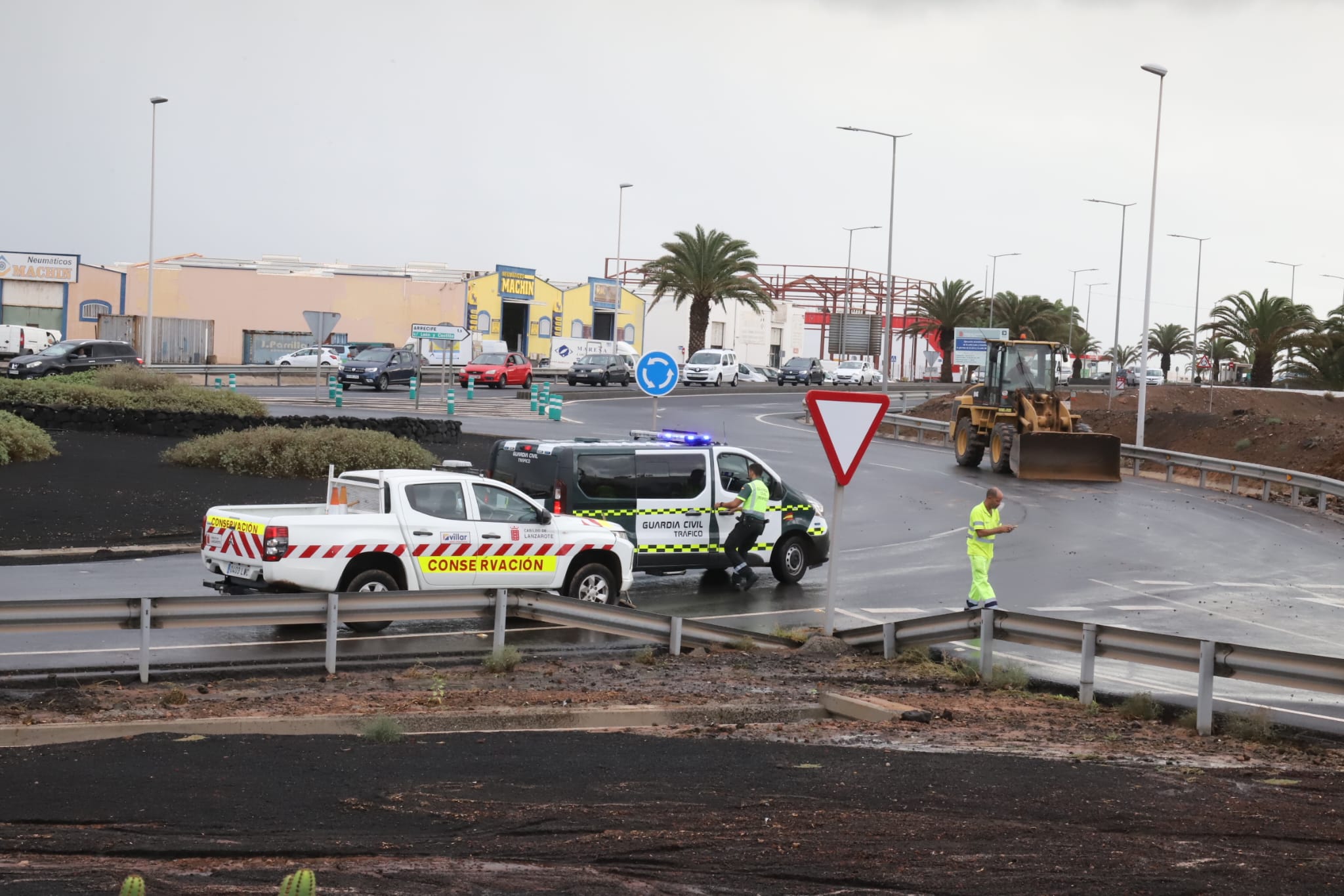 Las lluvias inundan el puente entre Arrecife y Tahíche Las lluvias inundan el puente entre Arrecife y Tahíche