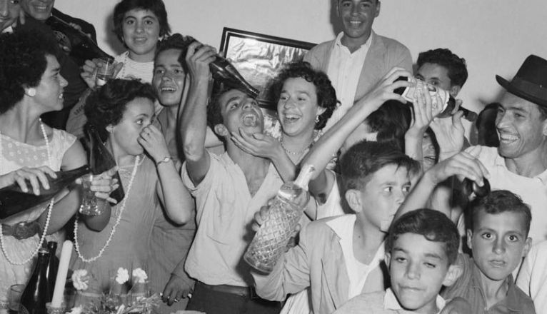 Invitados a una boda festejando. Foto: Javier Reyes Acuña