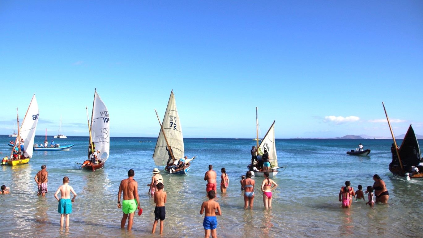 Regata de vela latina en Playa Blanca