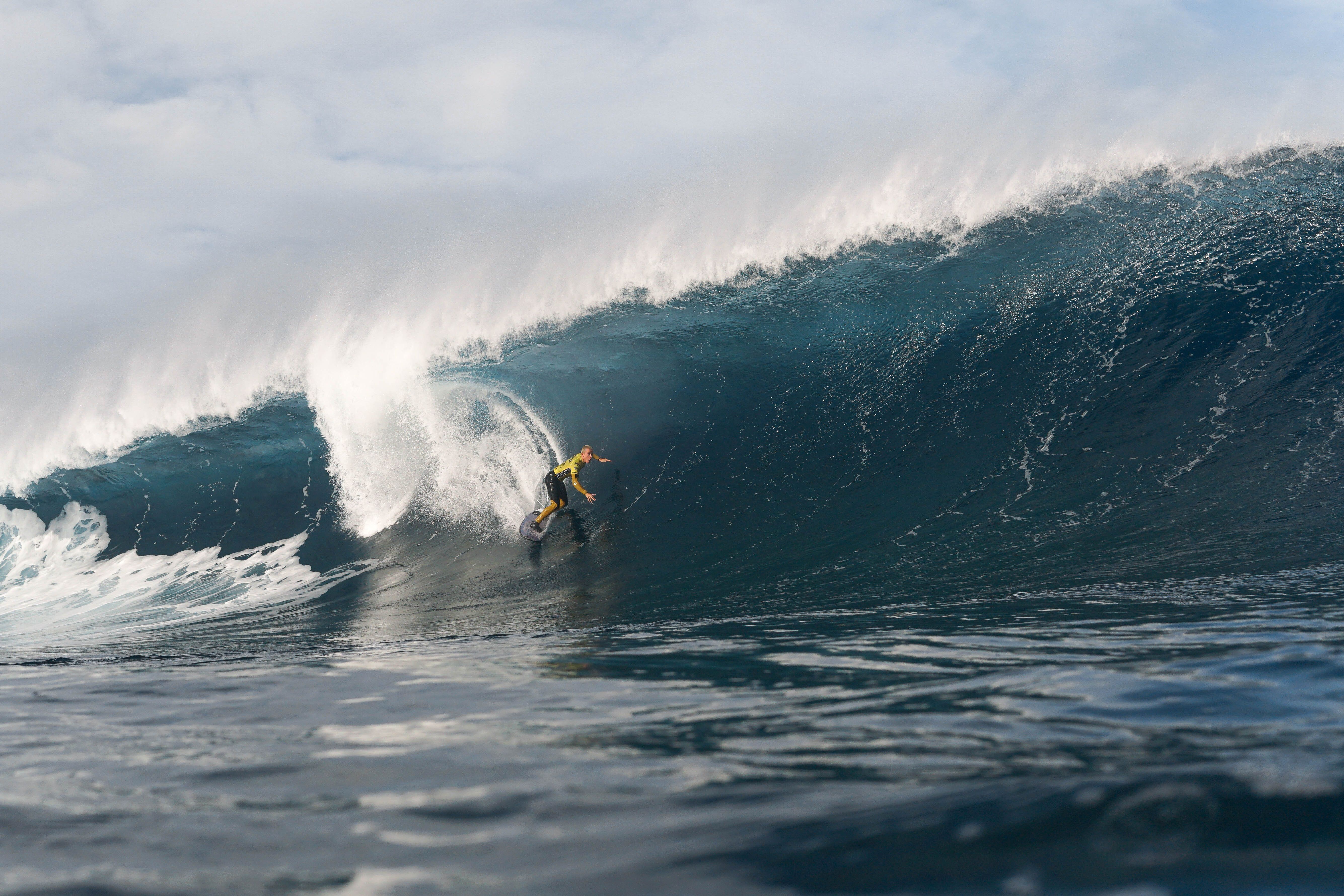 El surfista Mason Barnes durante la celebración de la prueba deportiva de surf del 'Lanzarote Quemado Class'