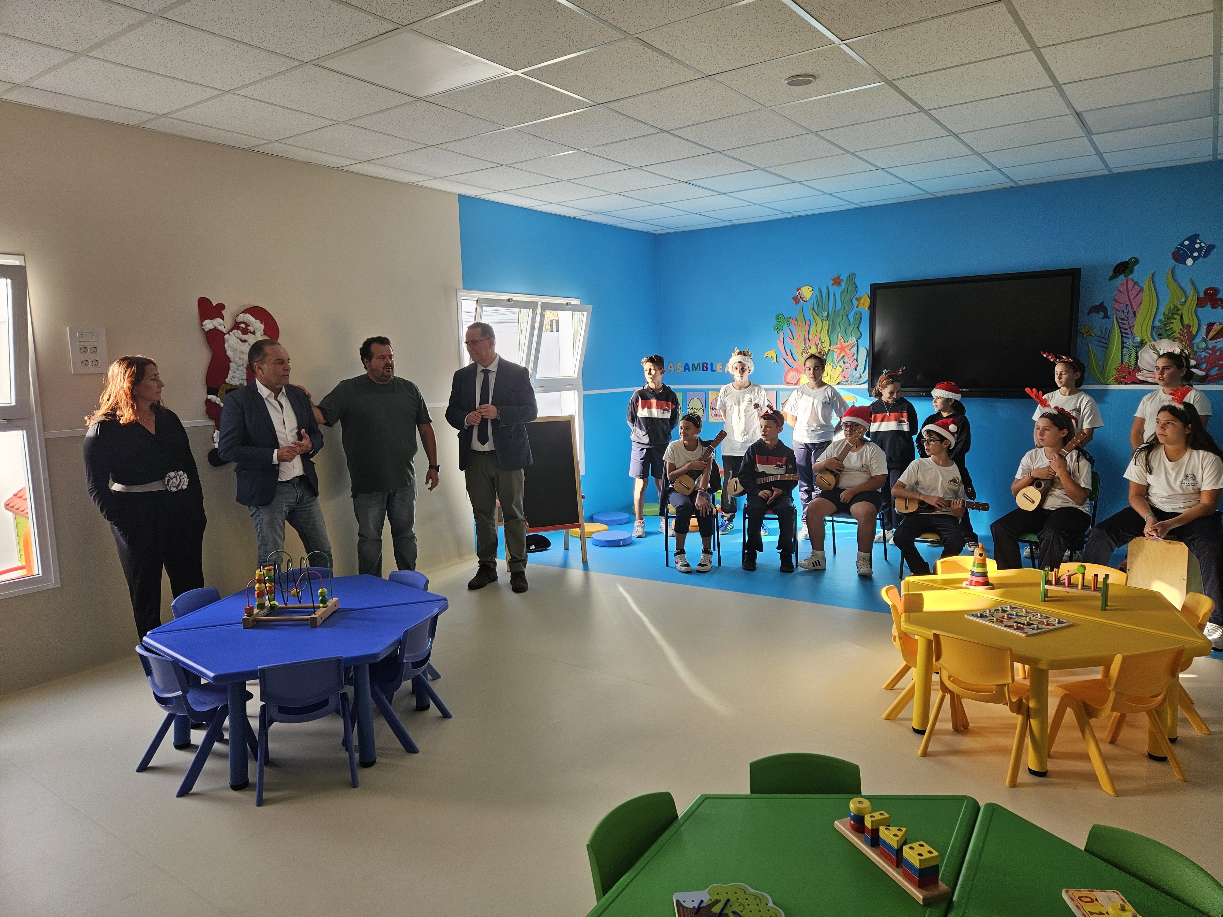 Visita Poli Suárez al el CEIP Guiguan, en Tinajo (Lanzarote) que este martes abre el aula del primer ciclo de Educación Infantil