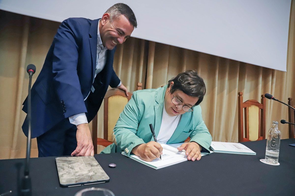 Braulio Betancort durante la presentación del libro y la firma