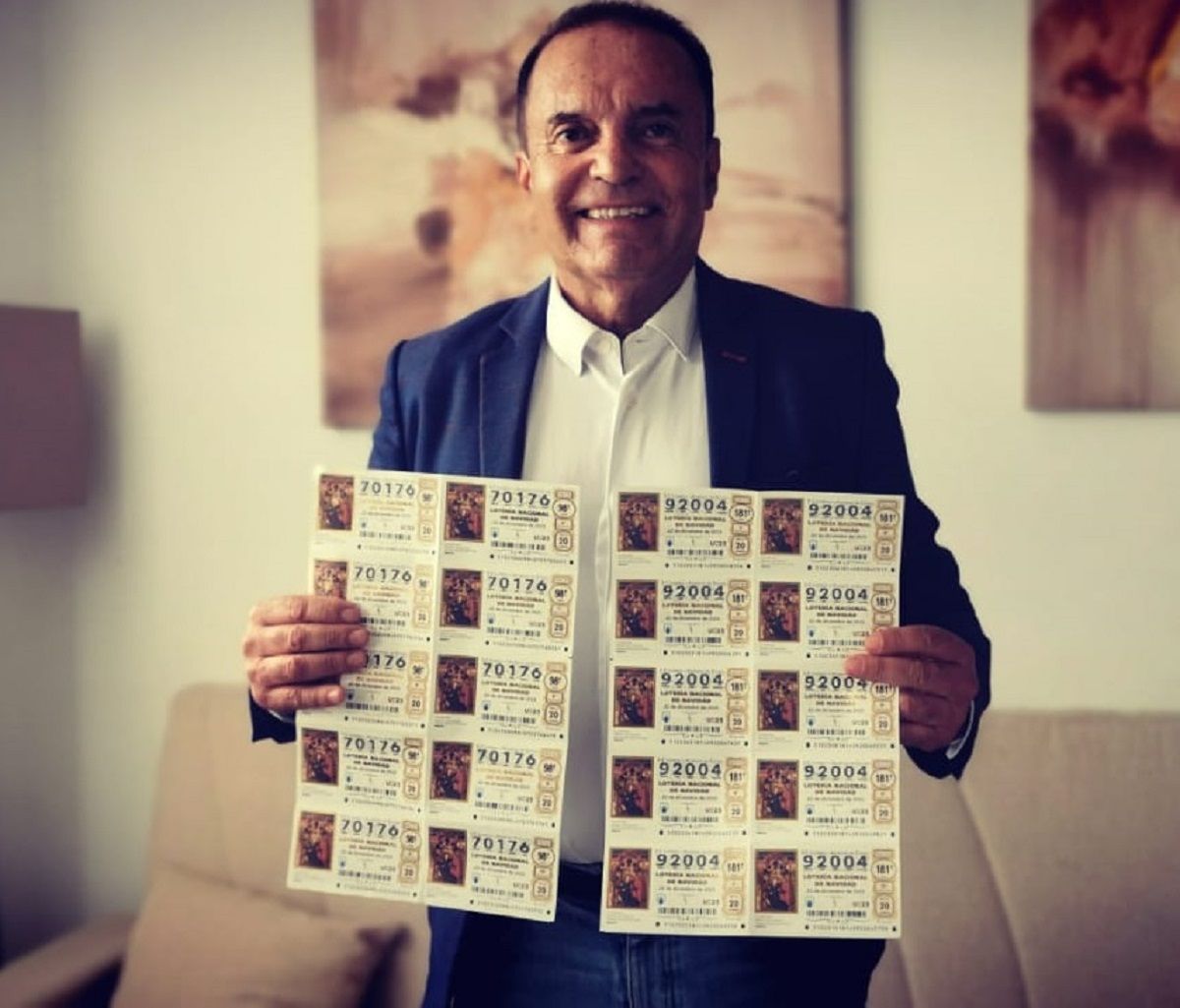 Jesús Machín con la lotería de Navidad 2023