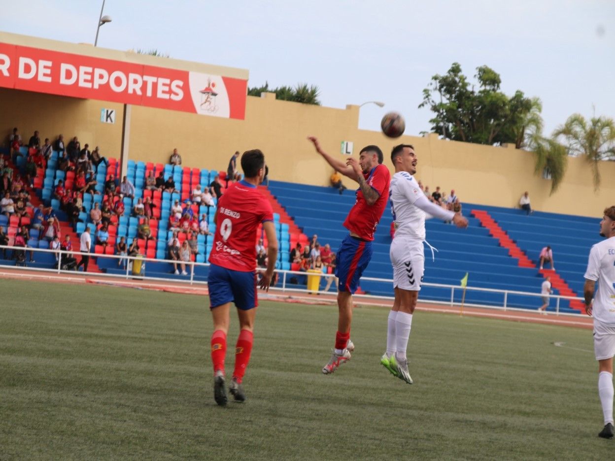 La UD Lanzarote asalta el liderato tras vencer al CD  Buzanada (4-1)