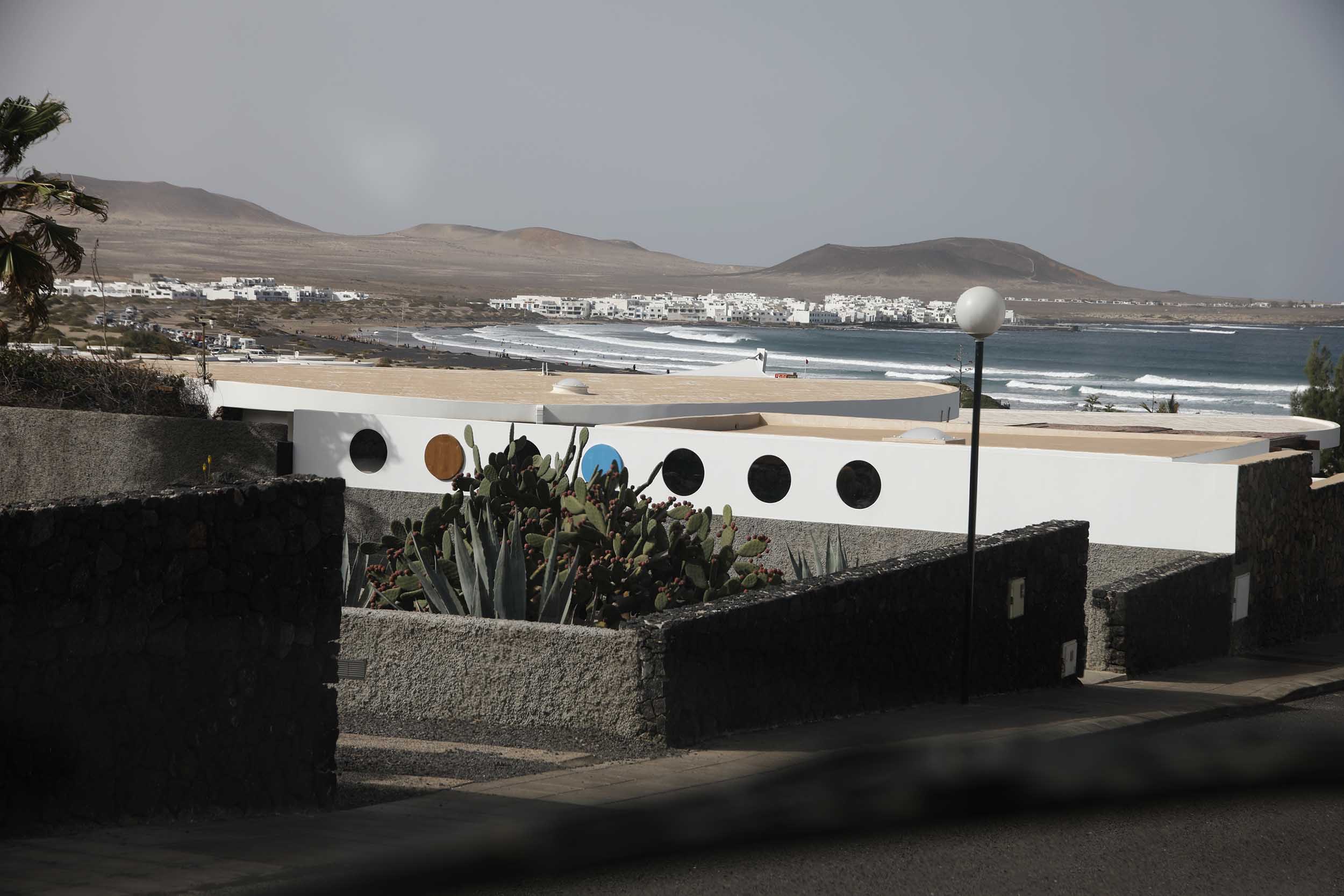 Obras en un bungalow en la calle Chirimoya en Caleta de Famara. Foto: José Luis Carrasco. Obras en un bungalow en la calle Chirimoya en Caleta de Famara. Foto: José Luis Carrasco.