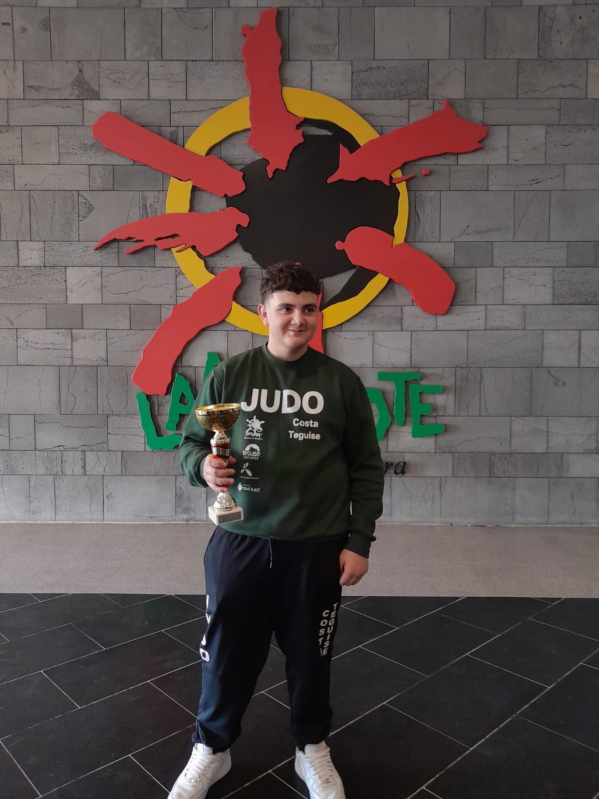 Los participantes del  'Club de Judo Costa Teguise' en la Copa de España