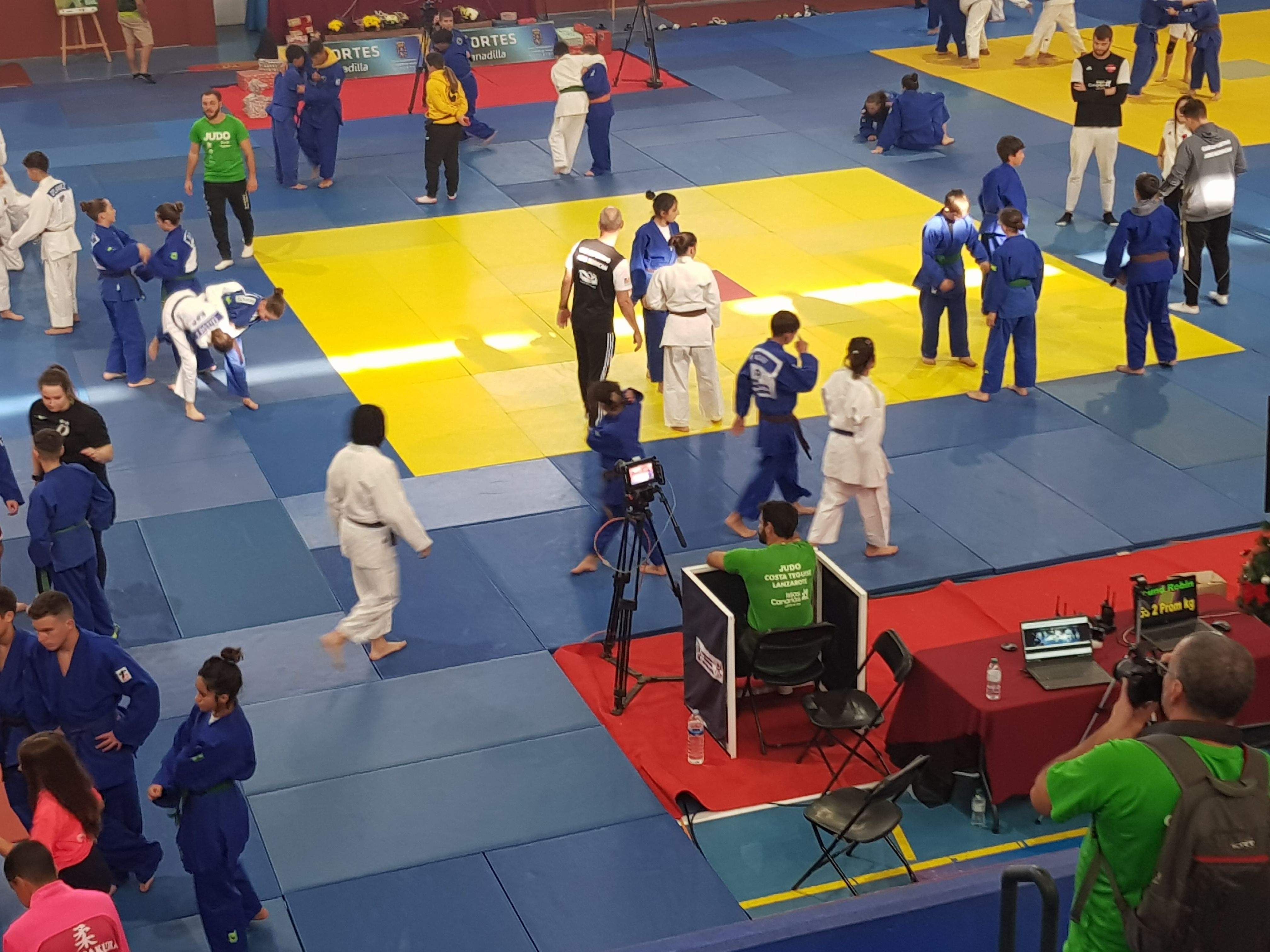 Los participantes del  'Club de Judo Costa Teguise' en la Copa de España