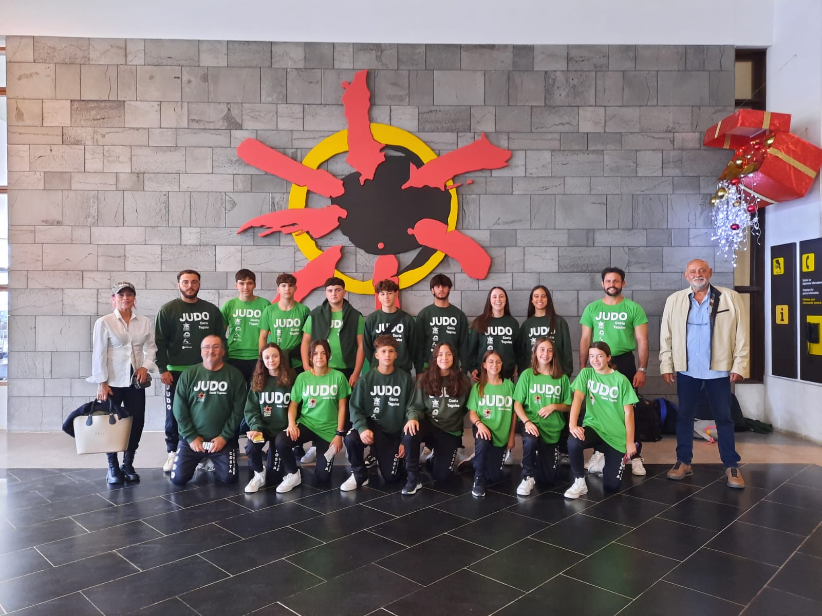 Los participantes del  'Club de Judo Costa Teguise' en la Copa de España