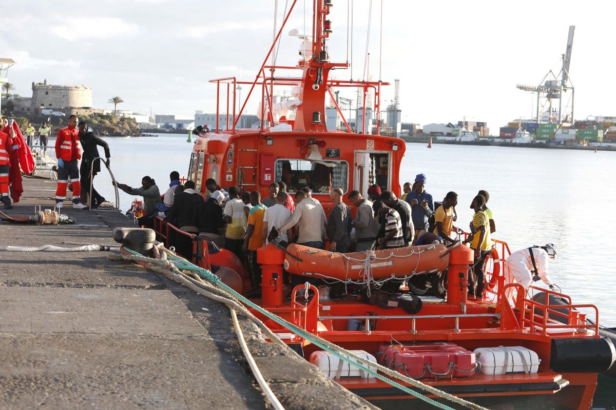 Salvamento arribando a Puerto Naos