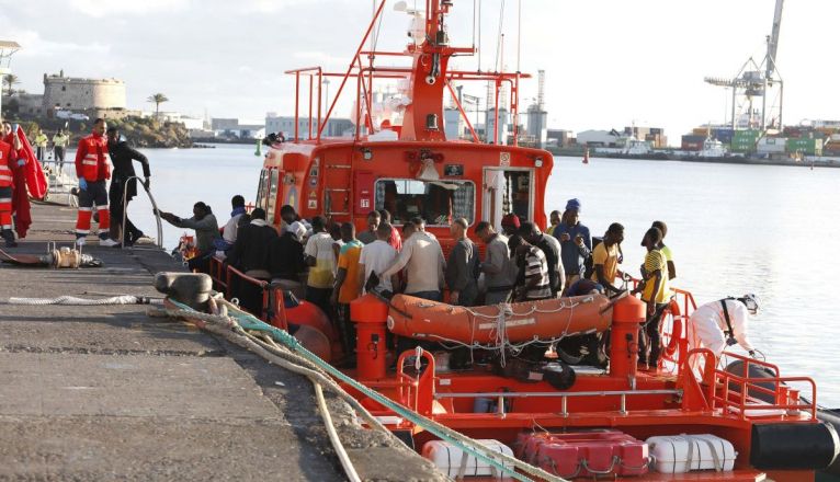 Salvamento arribando a Puerto Naos