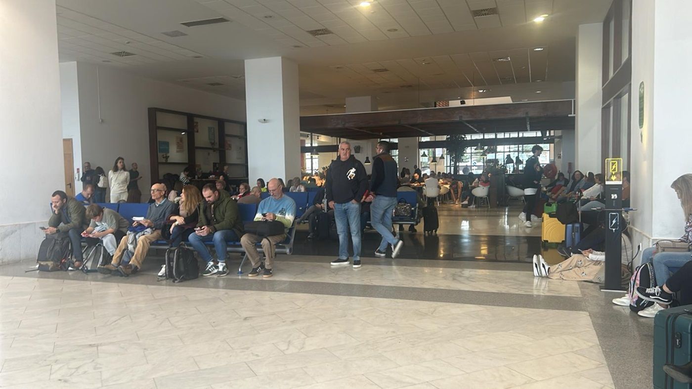 Los pasajeros esperando a su vuelo en el Aeropuerto de Lanzarote. Foto: Cedida.